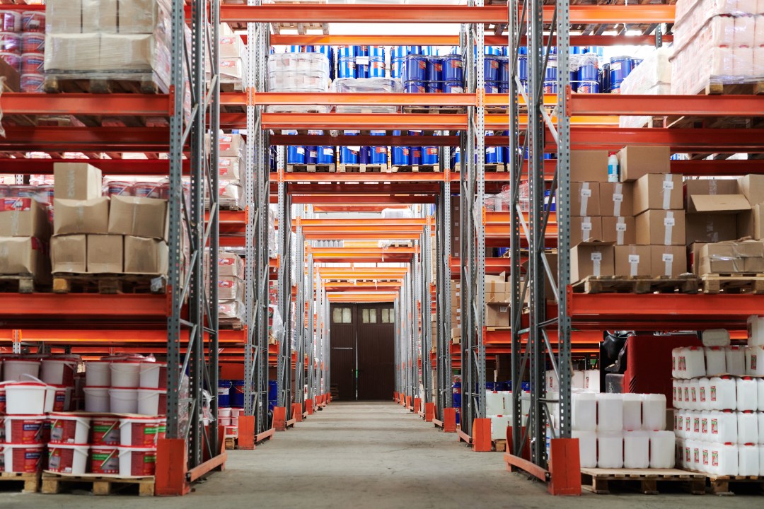 https://www.rakresourcesgroup.com/wp-content/uploads/2020/07/warehouse-with-concrete-floors-4483610-1.jpg